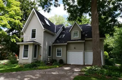 1036 Lakeshore Road W, Oakville, ON L6L 1E8