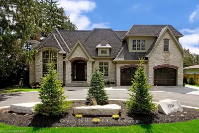 2046 Malbrook Road, Oakville, ON L6J 1Y7