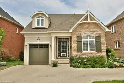 2249 Whitworth Drive, Oakville, ON L6M 0B4