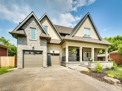 573 Maplehurst Avenue, Oakville, ON L6L 4Y8