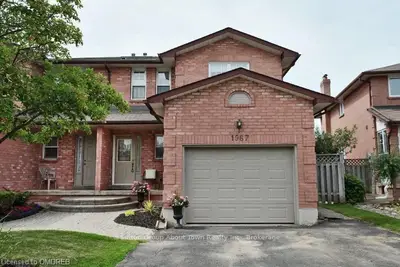 1967 GLENADA Crescent, Oakville, ON L6H 4M8