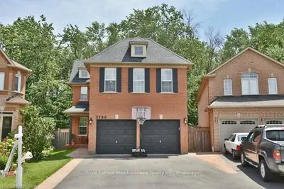 3796 Forest Bluff Crescent, Mississauga, ON L5N 7T8