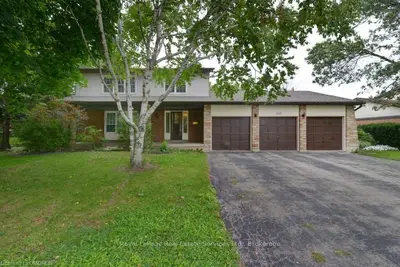259 Mccraney Street W, Oakville, ON L6H 3A9