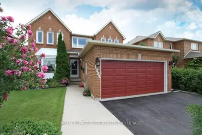 1084 Glenashton Drive, Oakville, ON L6H 4B9