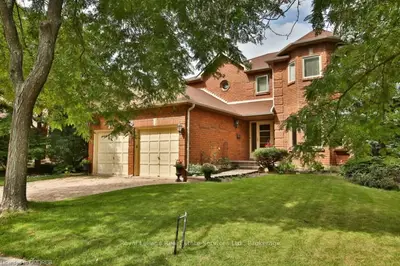 2063 GRENVILLE Drive, Oakville, ON L6H 3Y5