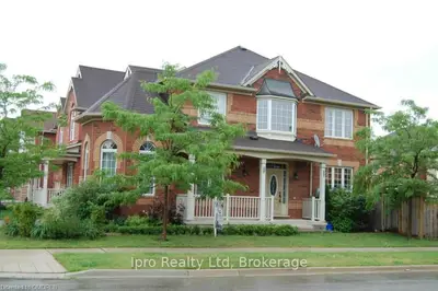 2112 Falling Green Drive, Oakville, ON L6M 0G1