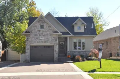 2362 WOODWARD Avenue, Burlington, ON L7R 1T9