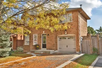 1318 Cobbler Lane, Oakville, ON L6M 2X4