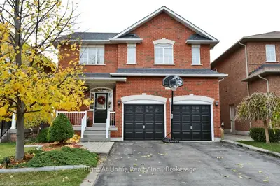 2176 WHITECLIFFE Way, Oakville, ON L6M 4W2