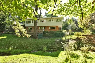 674 Northland Avenue, Burlington, ON L7T 2J7