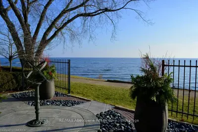 2088 Water's Edge Drive, Oakville, ON L6L 1A4