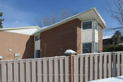 2074 Lakeshore Road W, Oakville, ON L6L 1G7
