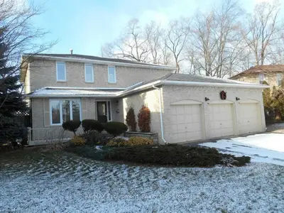 149 GROVE PARK Drive, Burlington, ON L7T 2H1