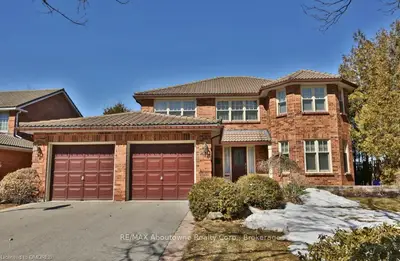 2431 Deer Run Avenue, Oakville, ON L6J 6L1