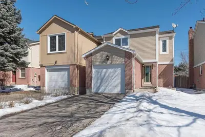 7153 Corrine Crescent, Mississauga, ON L5N 5B4