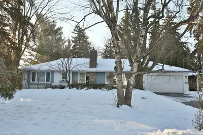 1746 Sunningdale Bend, Mississauga, ON L5J 1G1