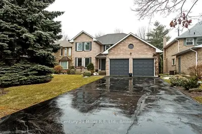 1726 Pengilley Place, Mississauga, ON L5J 4P4