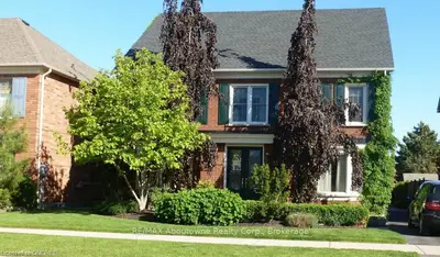 204 LEXINGTON Road, Oakville, ON L6H 6L6