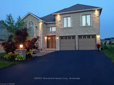 1098 ZAMUNER Court, Oakville, ON L6H 7P2