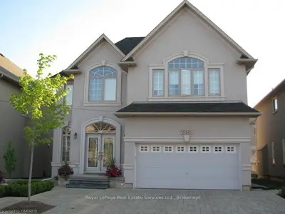 2358 Kwinter Road, Oakville, ON L6M 0H3