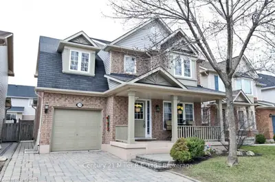 2208 Irving Street, Burlington, ON L7L 6T3