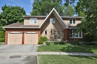 470 Carlton Drive, Oakville, ON L6J 5X3