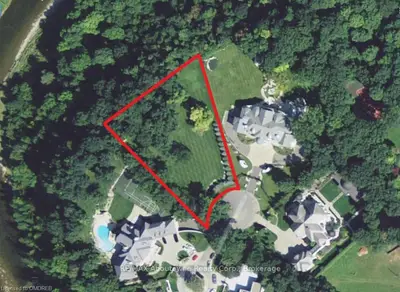2438 Doulton, Mississauga, ON L5H 4G5