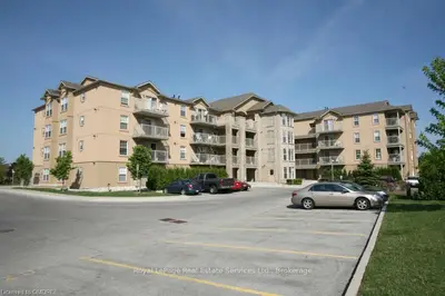 1440 Bishops Gate 105, Oakville, ON L6M 4M9