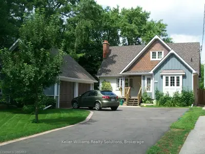 62 Minnewawa Road, Mississauga, ON L5G 1C7