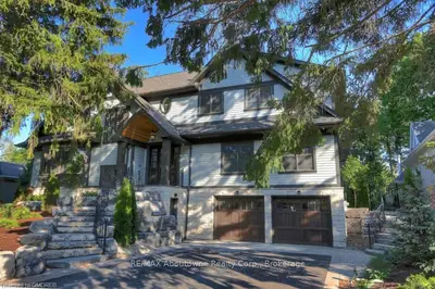 412 Cairncroft Road, Oakville, ON L6J 4M9