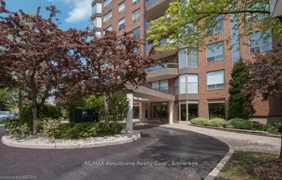 1905 Pilgrims Way 702, Oakville, ON L6M 2X2