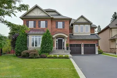 3344 Mistwell Crescent, Oakville, ON L6L 0A2