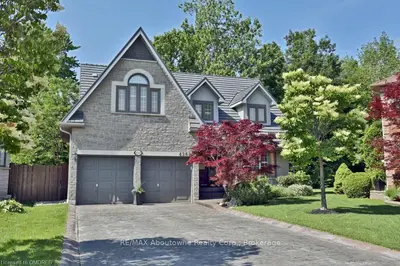 4268 Sagebrush Trail, Mississauga, ON L5C 4S2