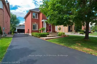 461 Ambleside Drive, Oakville, ON L6H 6N7