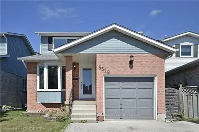 3519 Toffee St Street W, Burlington, ON L7M 3T6