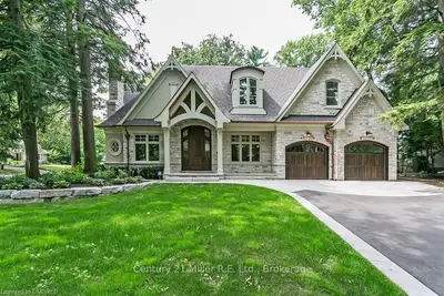 305 Poplar Drive, Oakville, ON L6J 4E2
