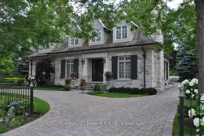 118 Lisonally Court, Oakville, ON L6L 6P2