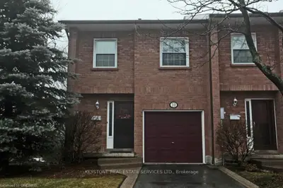 2004 GLENADA Crescent 10, Oakville, ON L6H 5P5