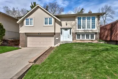 2007 KINGSBRIDGE Court, Burlington, ON L7P 1Z9