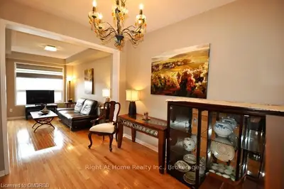2285 STONE GLEN Crescent, Oakville, ON L6M 0C8