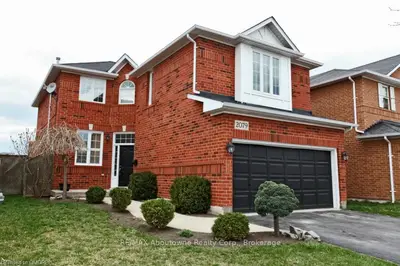 2079 Grand Ravine Drive, Oakville, ON L6H 6B5