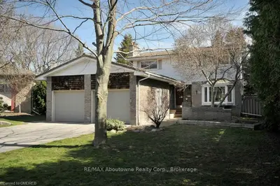 245 VANCE Drive, Oakville, ON L6L 3K9