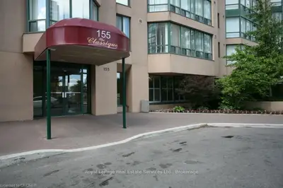 155 Hillcrest Avenue 305, Mississauga, ON L5B 3Z2