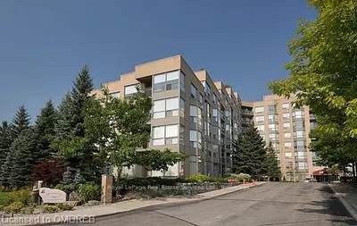 2511 LAKESHORE Road W 811, Oakville, ON L6L 6L9