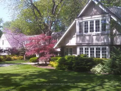 1181 Lakeshore Road E, Oakville, ON L6J 1L3