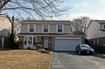 3427 Peachtree Court, Mississauga, ON L5L 1L8