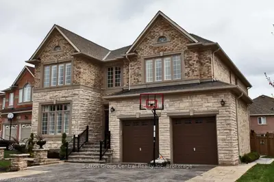 1376 Ferncrest Road E, Oakville, ON L6H 7W3
