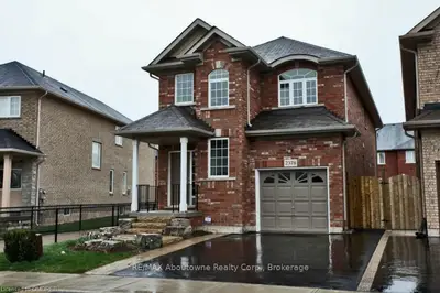 2378 WOODSTOCK Trail, Oakville, ON L6M 0C6