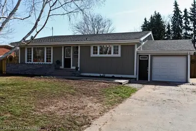 2434 Applewood Drive, Oakville, ON L6L 1V9