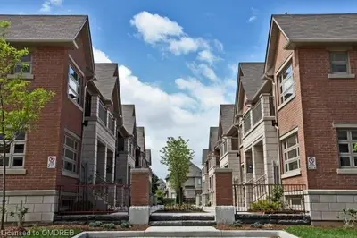 2460 Prince Michael Drive 23, Oakville, ON L6H 0H3
